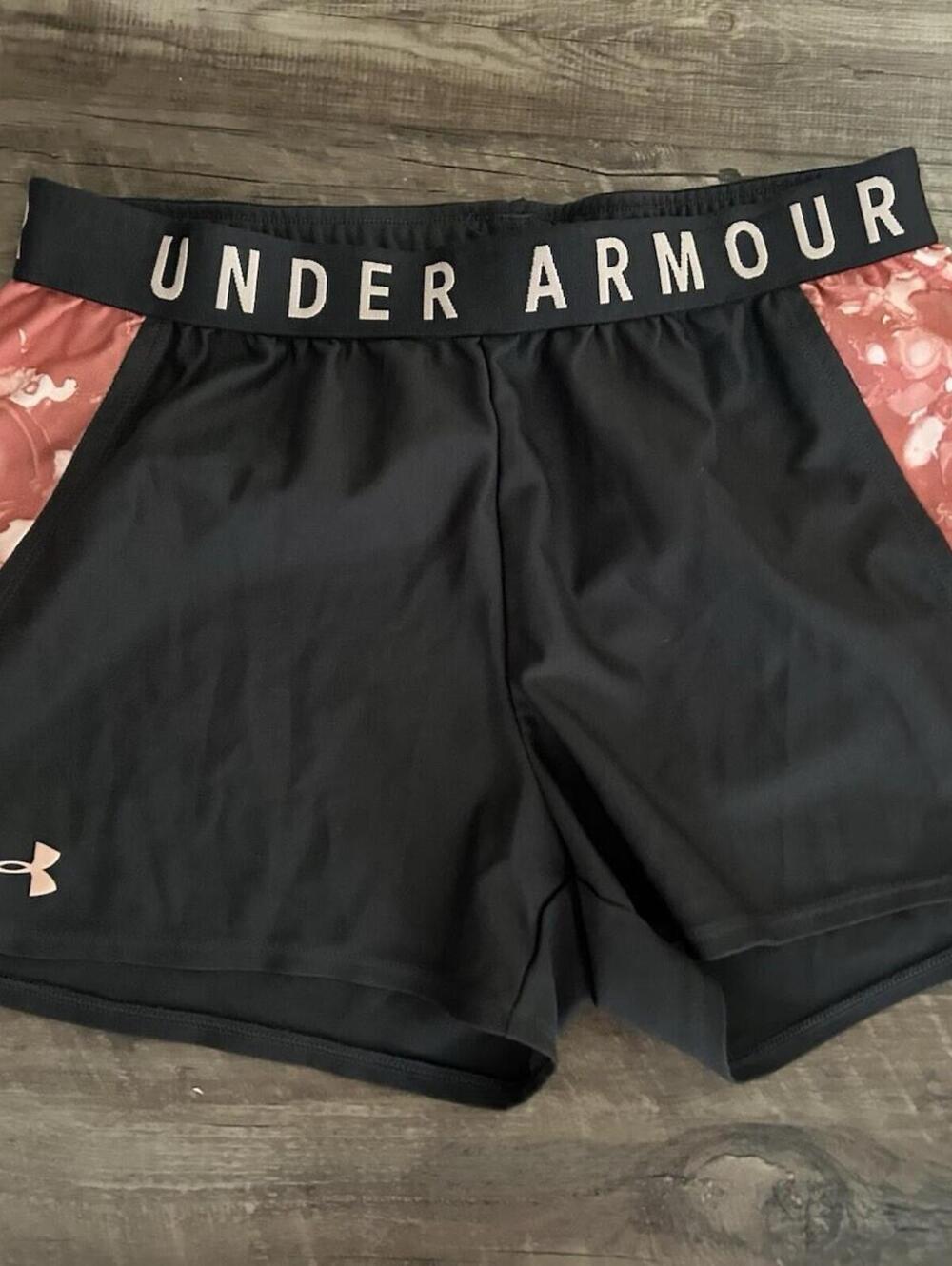 Underarmour Women’s Heatgear Shorts Size Medium